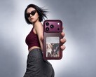 Ugreen Magic E ink Screen Case adds a display on the back of iPhone 18 pro for showing photos.