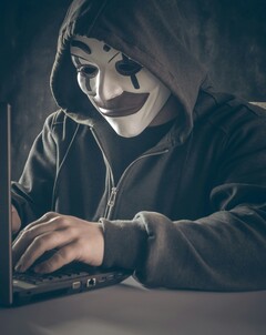 Social engineering: Perpetrators employ devious methods to gain access to your personal data. (Image source: Bermix Studio on Unsplash)