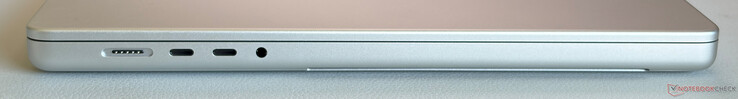 Left: MagSafe, 2x USB-C 4.0 w/ Thunderbolt 5 (120 Gbps, DisplayPort 2.1, Power Delivery), 3.5 mm stereo jack