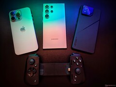 iPhone 15 Pro Max, Galaxy S24 Ultra, ROG Phone 8 Pro and Razer Kishi v2 controller. (Image: Notebookcheck)