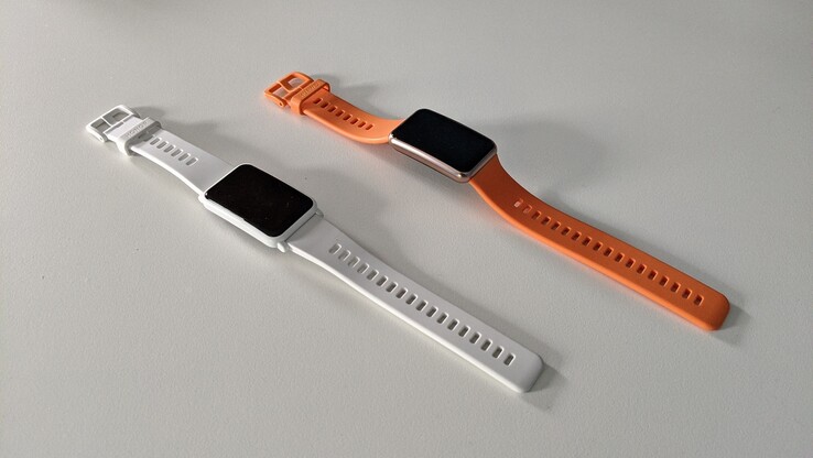 Left: Honor Watch ES in Icelandic White, right: Huawei Watch Fit in Cantaloupe Orange