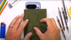 Google Pixel 10 Pro XL: The first Android flagship from a major manufacturer with integrated magnets, revealed in a durability test. (Image source: JerryRigEverything)