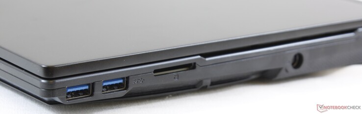 Right: SD reader, 2x USB 3.1, AC adapter