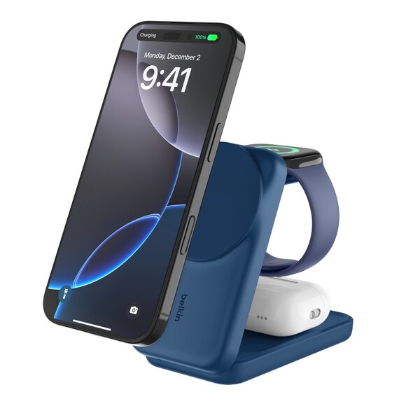 The Belkin UltraCharge 3-in-1 Foldable Magnetic Charger in blue. (Image source: Belkin)