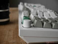 Knurling on the reprogrammable knob makes it easy to use. 