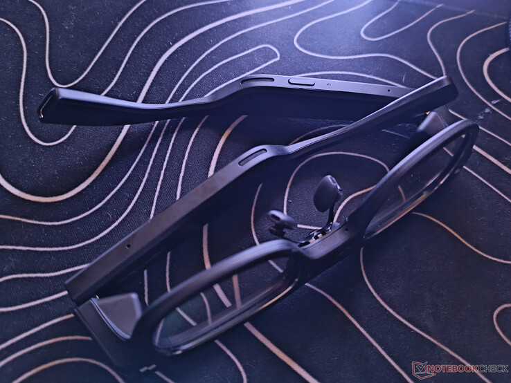 Speakers and microphones on the bottom of both temples