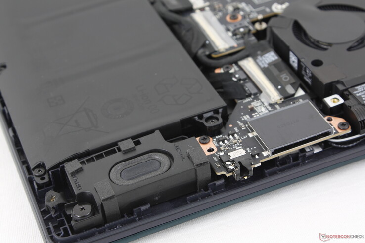 Fully inserted SD card still protrudes by half its length
