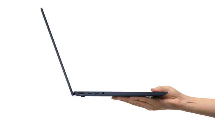 The EliteBook X G2i weighs around 990 g and tapers to 7 mm at its thinnest point.
