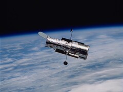 Hubble Space Telescope in Earth's orbit (Image source: NASA; cropped)