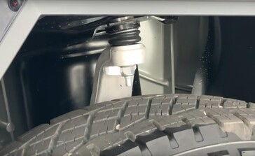 The front upper control arm of this showroom Tesla Cybertruck still has the same pressed steel design as the version that failed during a recent off-road test. (Image source: screenshot, Tailosive EV on YouTube)