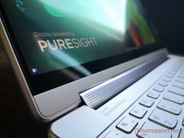 Edge-to-edge glass overlay