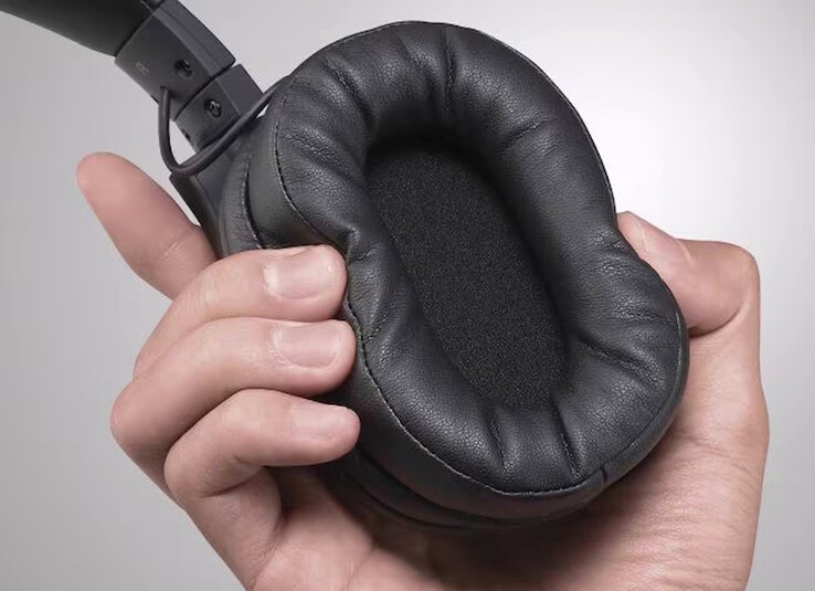 The Yamaha YH-L500A headphones use soft ear pads for comfortable wear. (Image source: Yamaha)