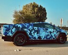 The latest Cybertruck wrap is an electrifying blue that has sparked interest in factory wraps. (Image source: @kjoule11 on X)