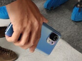Another, admittedly rather staged, photo of the Xiaomi Mi 11. (Image source: Mobiletelefon.ru)