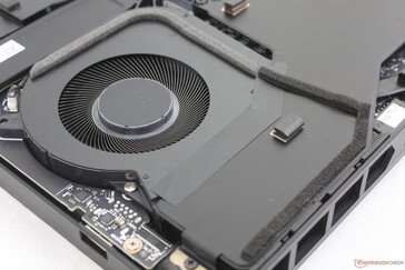 Cooling solution consists of four asymmetric fans and a vapor chamber cooler