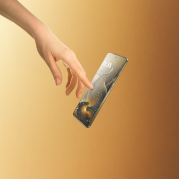 The Motorola Signature smartphone boasts a 165 Hz AMOLED display (Image source: Motorola)