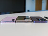 Comparison (from left): Samsung Galaxy S23, Magic V2, iPhone 14 Pro (Phooto: Daniel Schmidt)