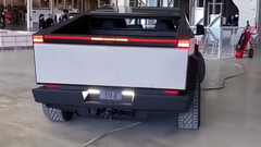 Tesla Cybertruck rear lights sequence (image: S3XY Astro)