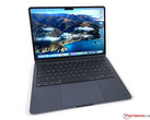 MacBook Air with M2 packs a 13.6-inch, 2560x1664 resolution IPS display. (Source: Notebookcheck)