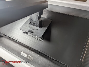 Clicks into place, no screws needed