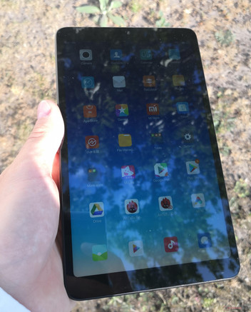 Using the Xiaomi Mi Pad 4 (LTE) outside in the sun