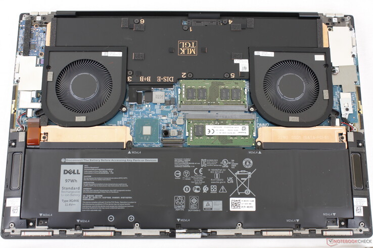 XPS 17 9710 for comparison. Dell has made changes to the positioning of some modules on the motherboard, but the cooling solution remains essentially the same