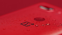 OnePlus 5T Lava Red Limited Edition close up, Sandstone model might launch January 2018