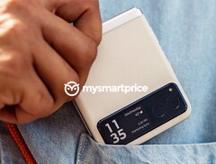 The Razr 40 has a small cover display like the Galaxy Z Flip4. (Image source: MySmartPrice)