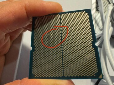 Ryzen CPU with a bulge and some discolouration. (Image source: I_fliu on Reddit)