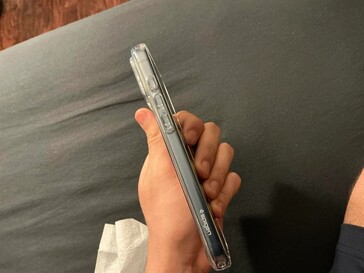 Spigen transparent case. (Image source: u/ChakiWRLD)