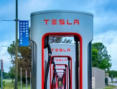 In addition to the hiring freeze, every tenth employee at Tesla could potentially lose their job (Image: Trac Vu)