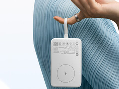Xiaomi 10000 magnetic wireless power bank costs ~$23 in China (Image source: Xiaomi - edited)