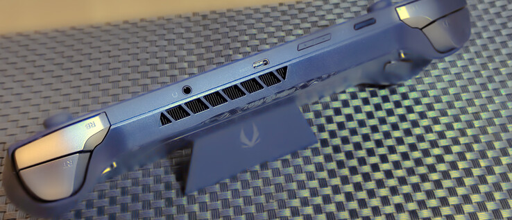 Top: USB 4 and headset connection