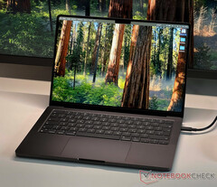 Apple may have installed new QD-LED panels inside its latest MacBook Pros. (Image source: Notebookcheck)