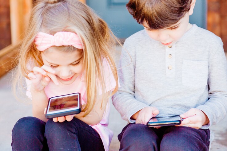 Children are using smartphones at earlier ages. (Photo by McKaela Taylor on Unsplash)