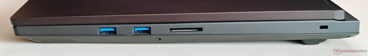Right: 2x USB-A 3.2 Gen. 1 (5 Gbit/s), SD card reader, Kensington Lock