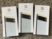 The Pixel 6 will start shipping at the start of next month. (Image source: @andrei_eclynoh)