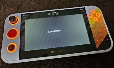 When booting, all controls light up via SmartGlow (Image source: Marc Zander, Notebookcheck)