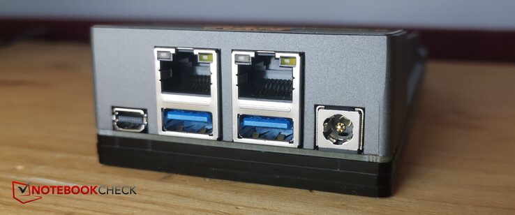 Front: 2x Gigabit-LAN, 2x USB-A 3.0, miniDP, power