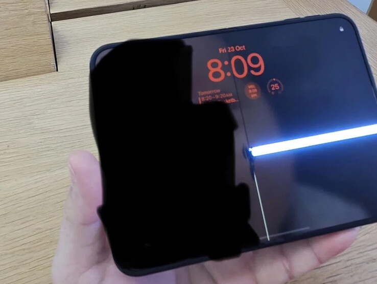A user's iPhone Duo cracked after less than 20 openings.