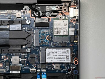 Exchangeable WLAN module & M.2-2242 SSD