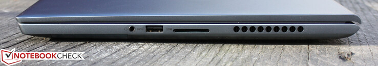 Right: combined 3.5-mm audio port, USB-A 3.2 Gen 1, SD card reader