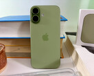 The Apple iPhone 17 has grown only minimally compared to the iPhone 16 and, at 177 grams, weighs just 12 grams more than the iPhone Air. (Image source: Notebookcheck)