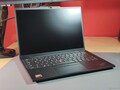 The ThinkPad T14s Gen 6 (AMD) is already 46% cheaper than Lenovo's official list price (Image source: Benjamin Herzig)