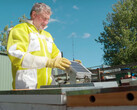 Remote beehive monitoring via Starlink IoT connection. (Image source: OneNZ/YT)
