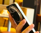 New images compare the Oppo Find X8 Ultra to the Apple iPhone 16 Pro and Pro Max (Image source: Weibo)