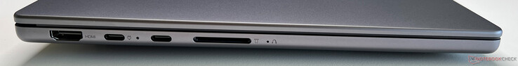 Left: HDMI 2.1, 2x USB-C 4.0 (40 GBit/s, DisplayPort Alt Mode 2.1, Power Delivery 3.0), SD card reader