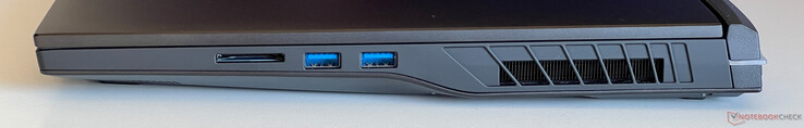 Right: SD card reader, 2x USB-A 3.2 Gen.1 (5 Gbit/s)