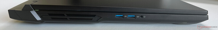 Left: 2x USB-A 3.2 Gen.2 (10 GBit/s), 3.5 mm audio