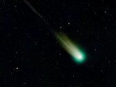 An image showing a comet with a green tail.